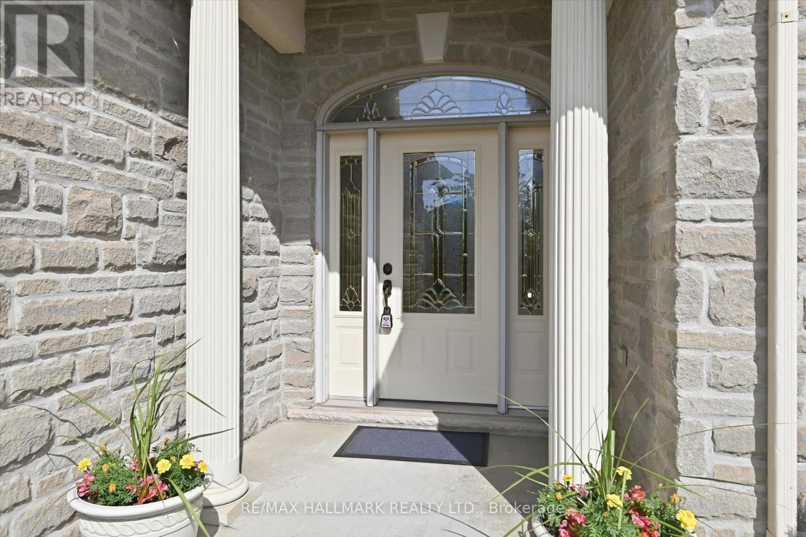 82 Second Road W Property Photo 3