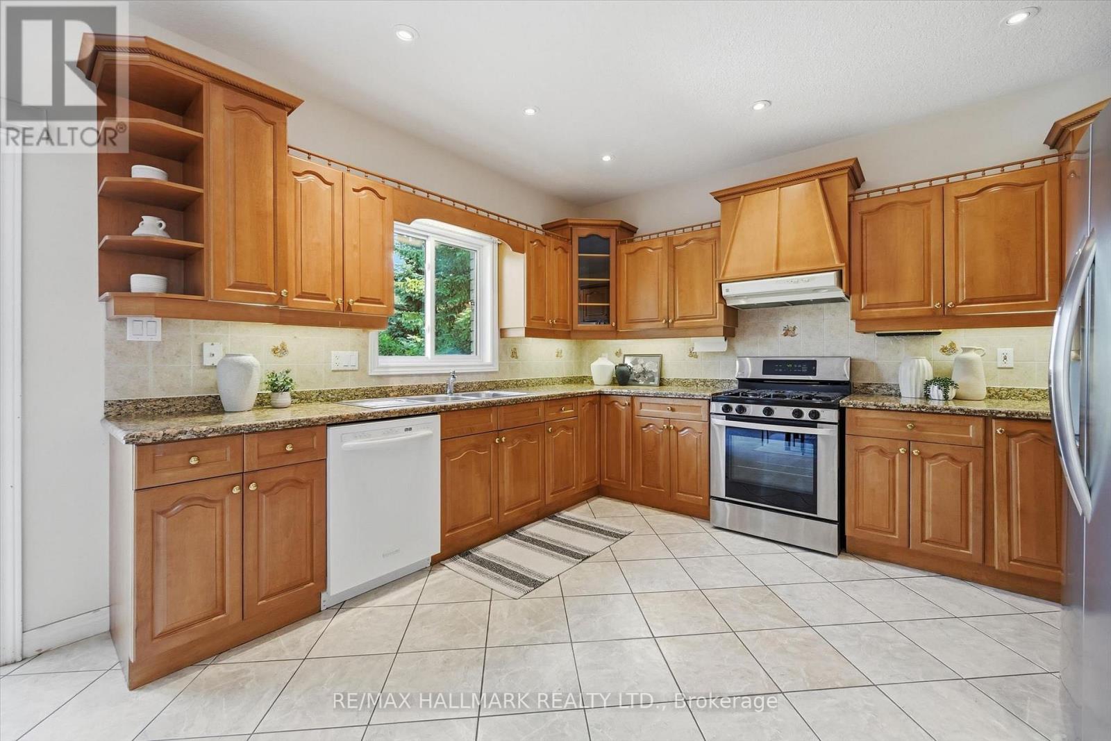82 Second Road W Property Photo 11