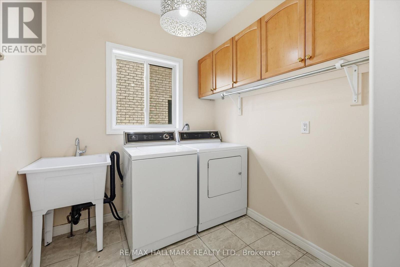 82 Second Road W Property Photo 24