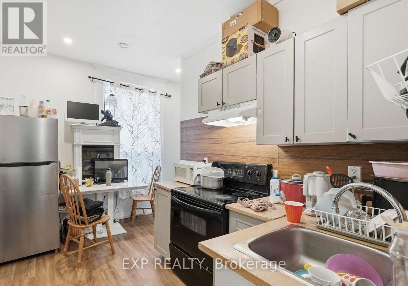 90 Sherman Avenue N Property Photo 2