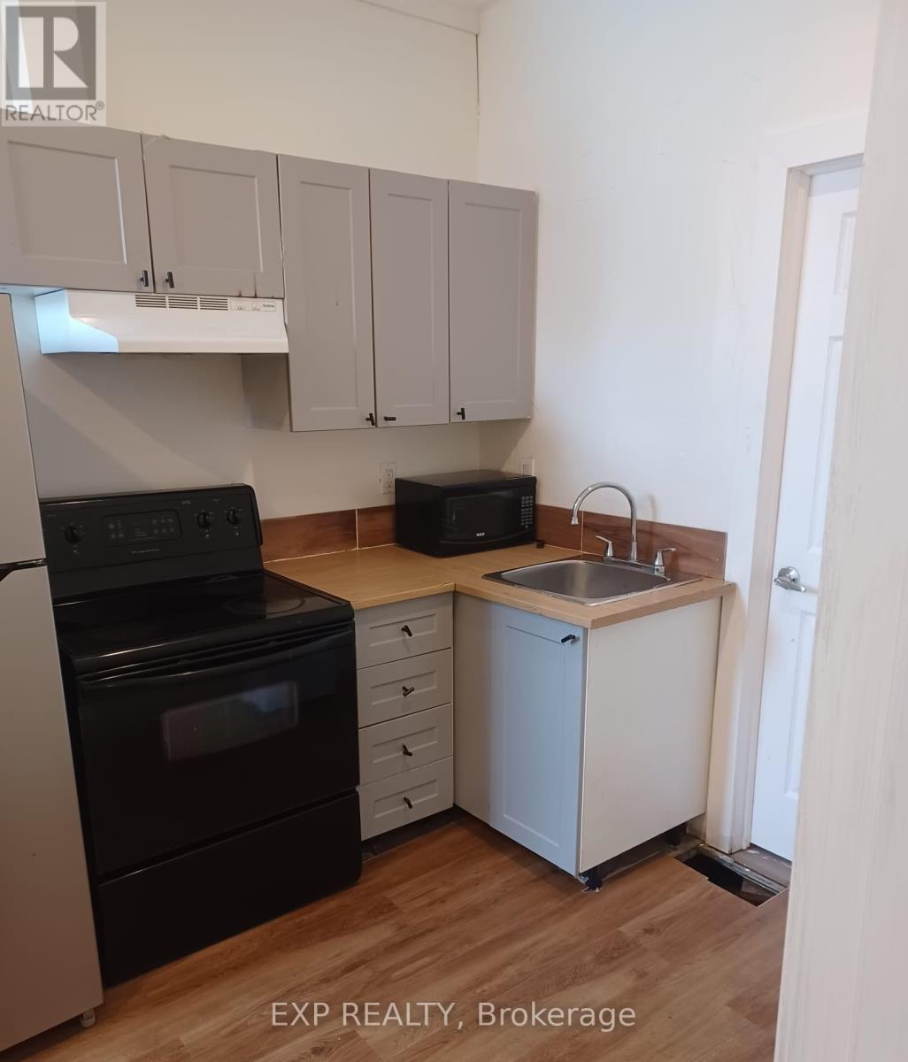90 Sherman Avenue N Property Photo 3