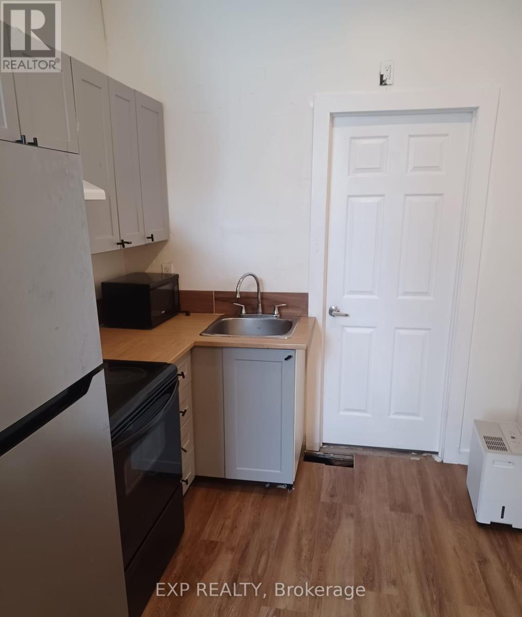 90 Sherman Avenue N Property Photo 4