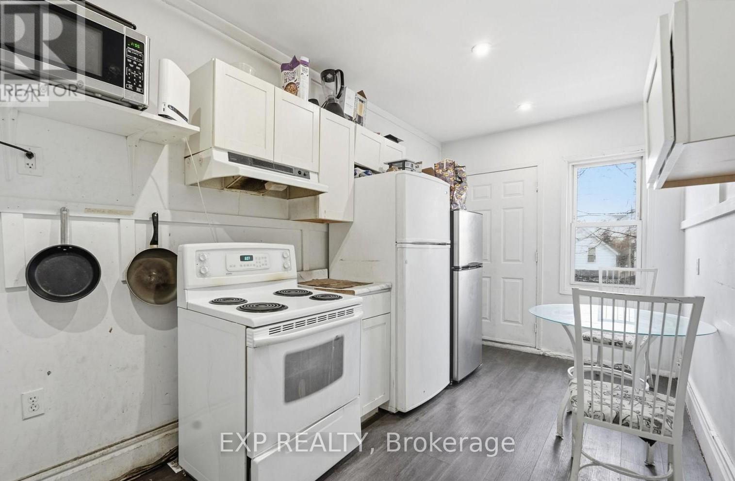 90 Sherman Avenue N Property Photo 5