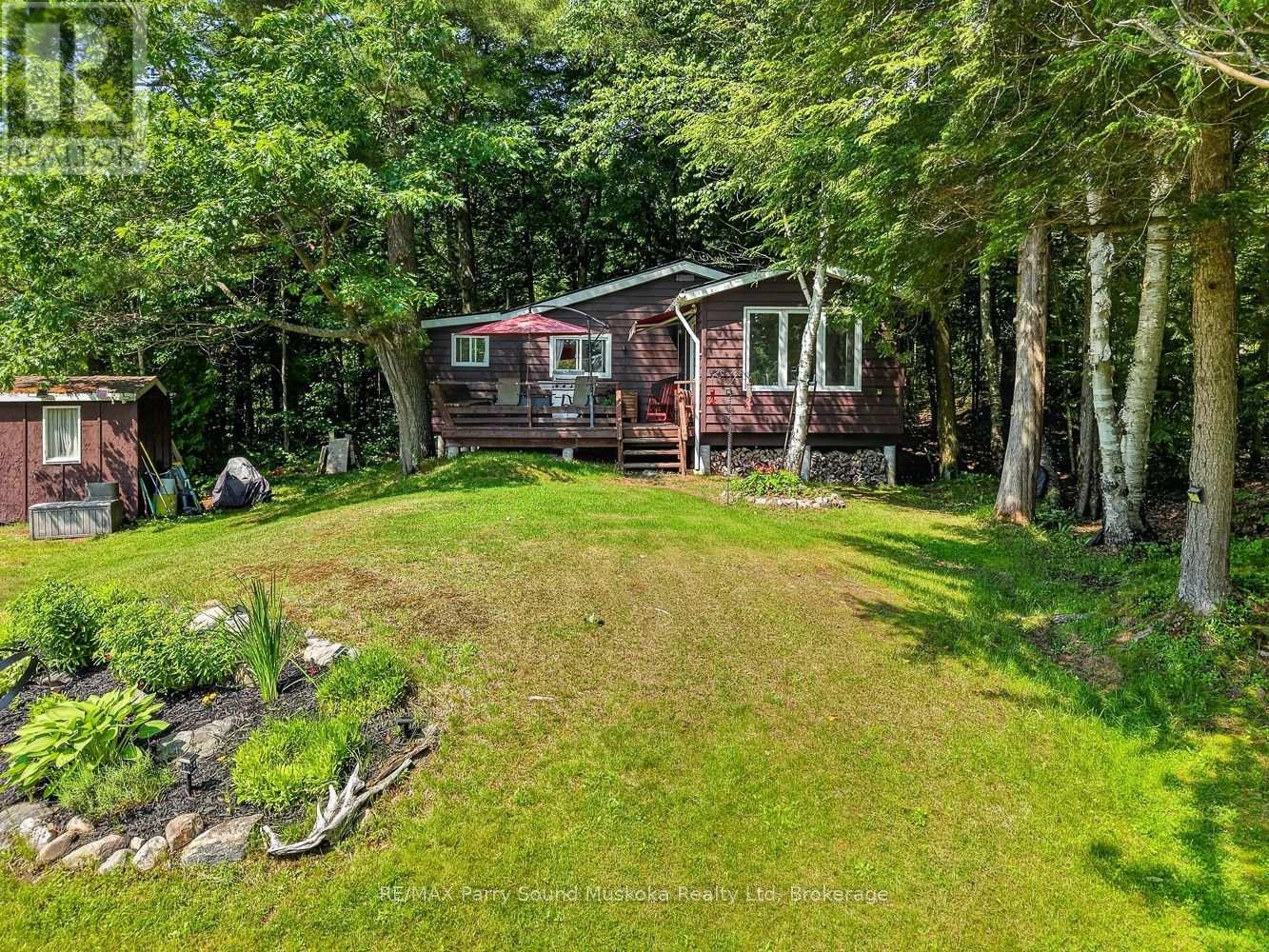 101 Chain Of Lakes Road Property Photo 2