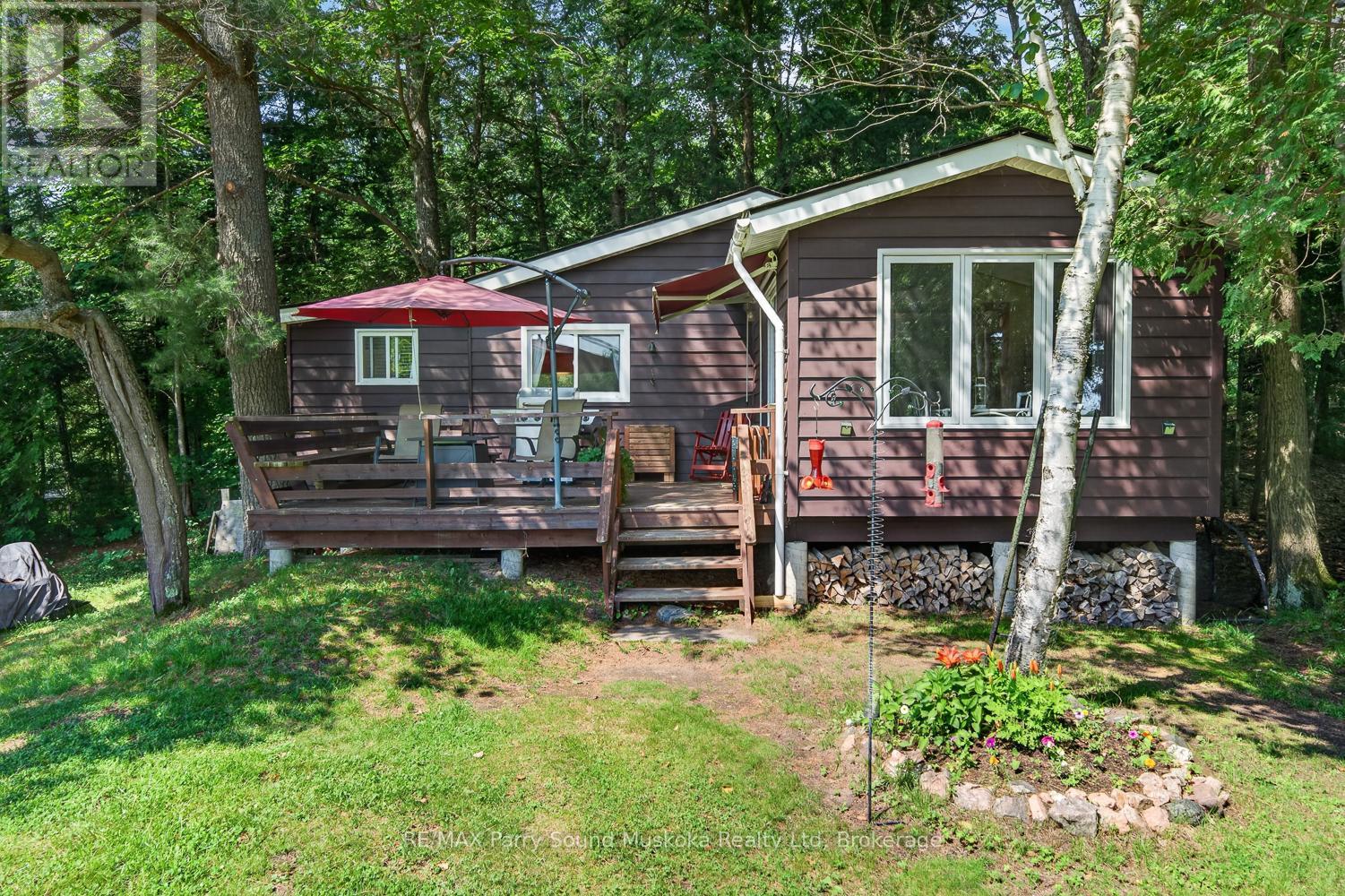 101 Chain Of Lakes Road Property Photo 3