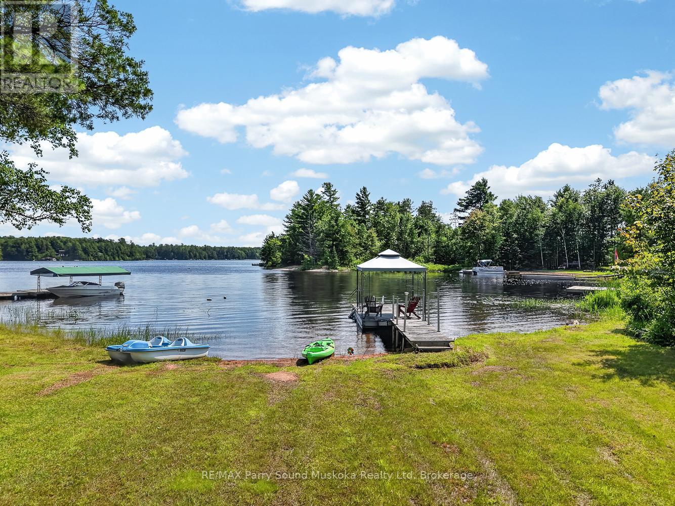 101 Chain Of Lakes Road Property Photo 4