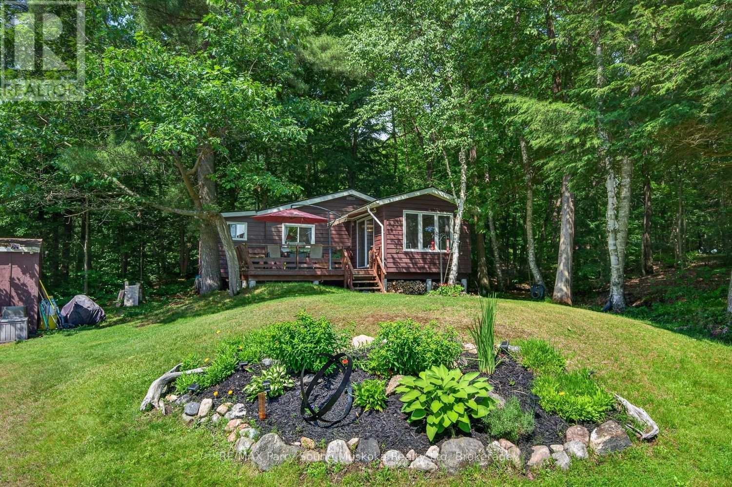 101 Chain Of Lakes Road Property Photo 13