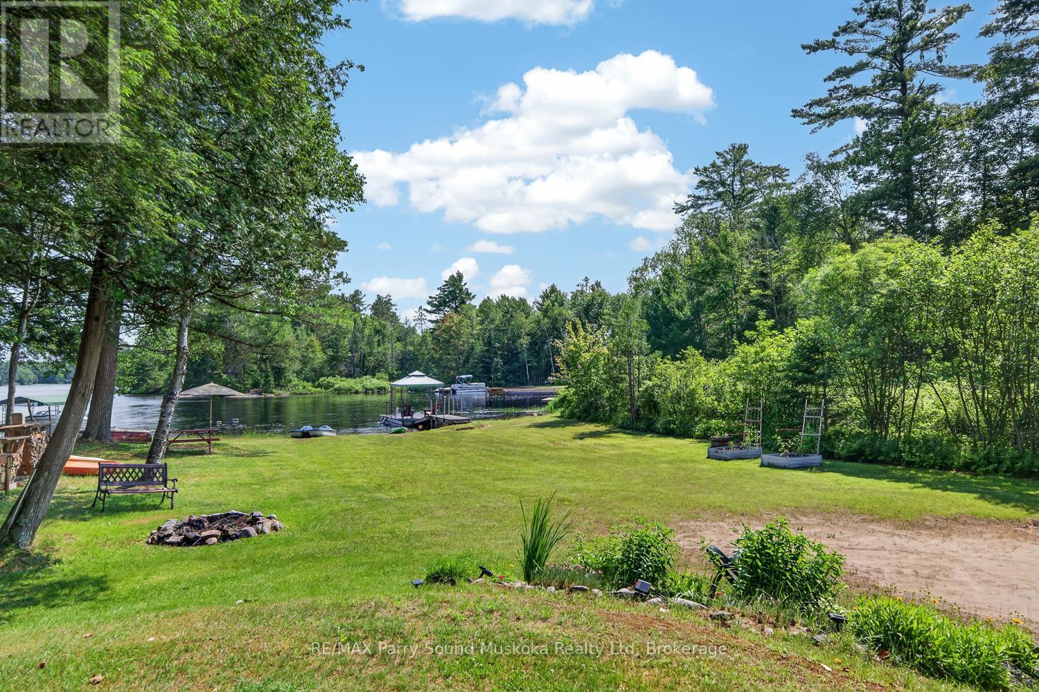 101 Chain Of Lakes Road Property Photo 14