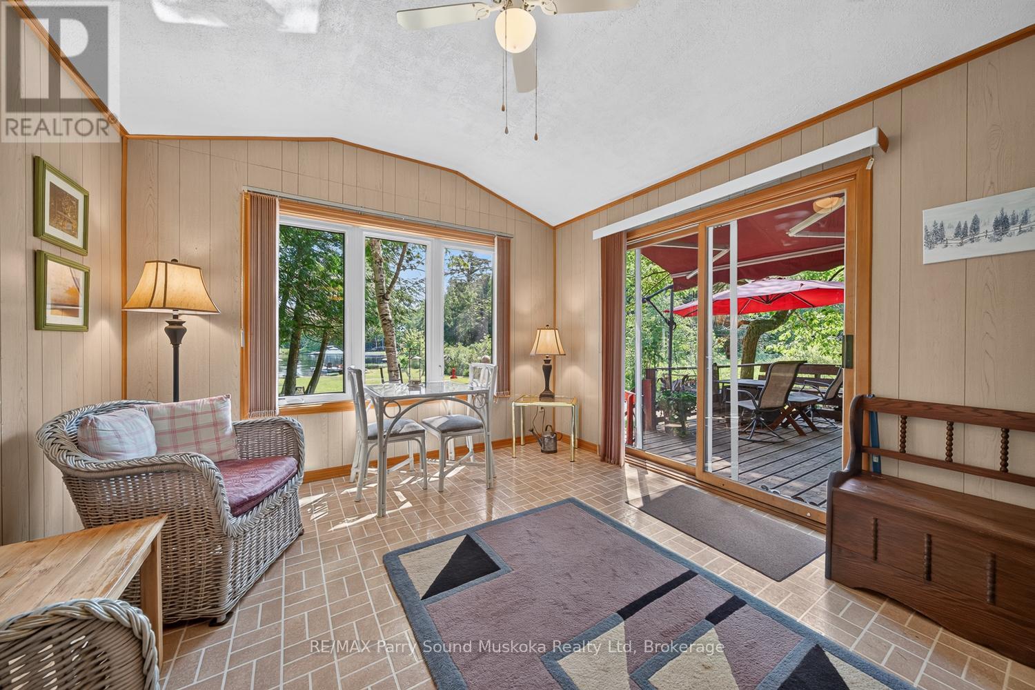 101 Chain Of Lakes Road Property Photo 16
