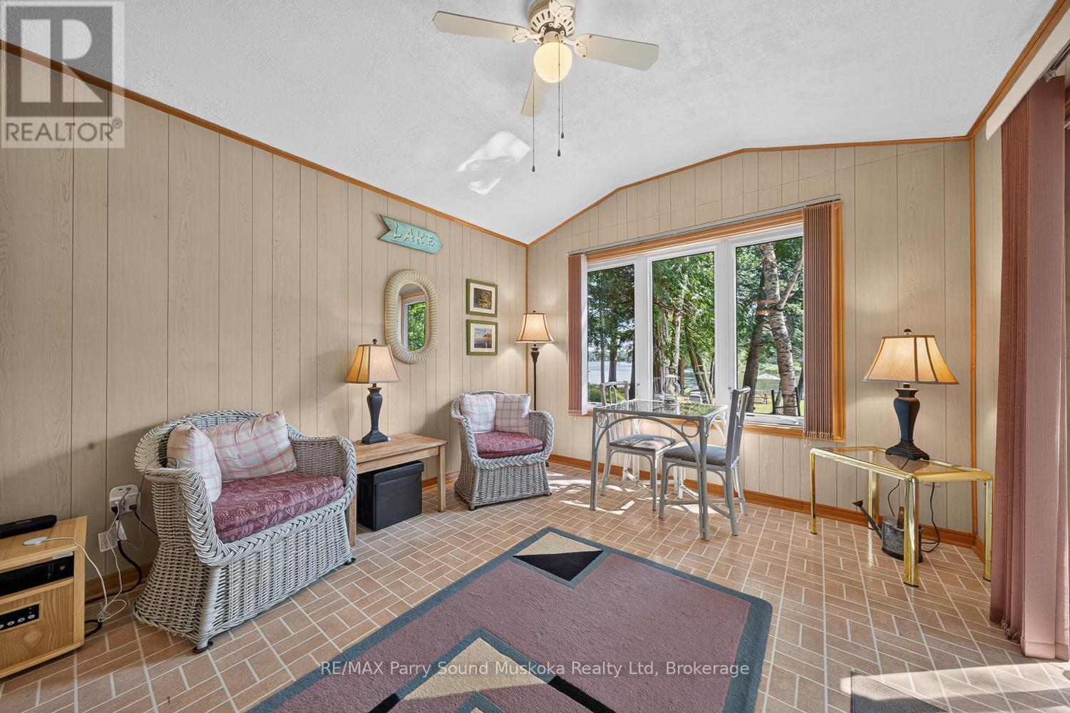 101 Chain Of Lakes Road Property Photo 18