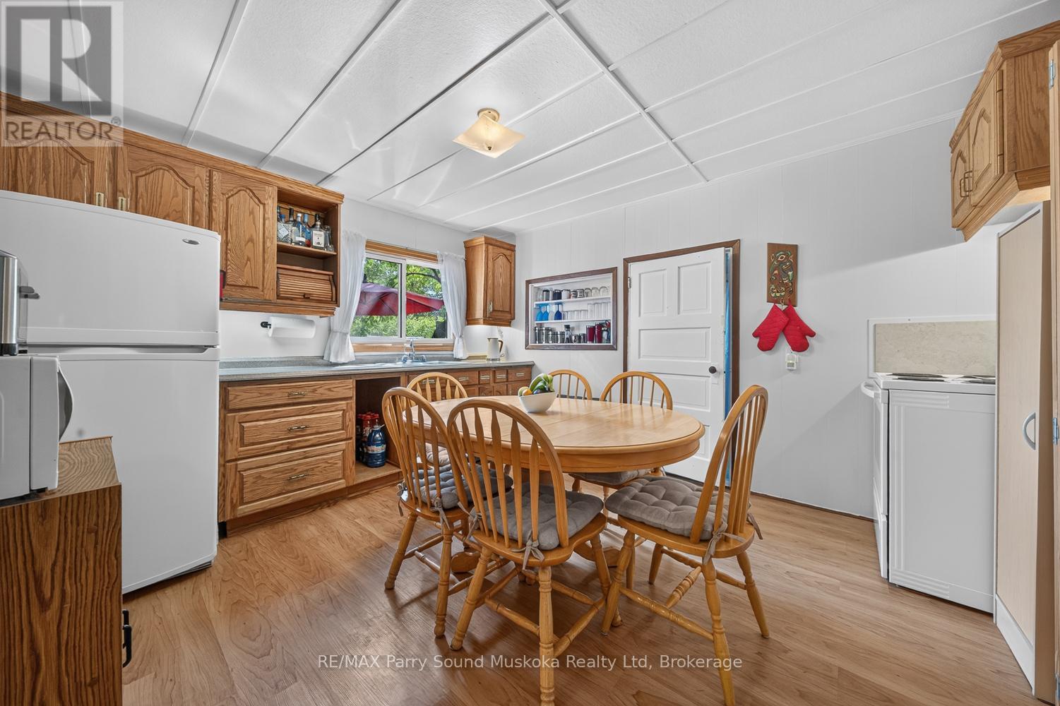 101 Chain Of Lakes Road Property Photo 26