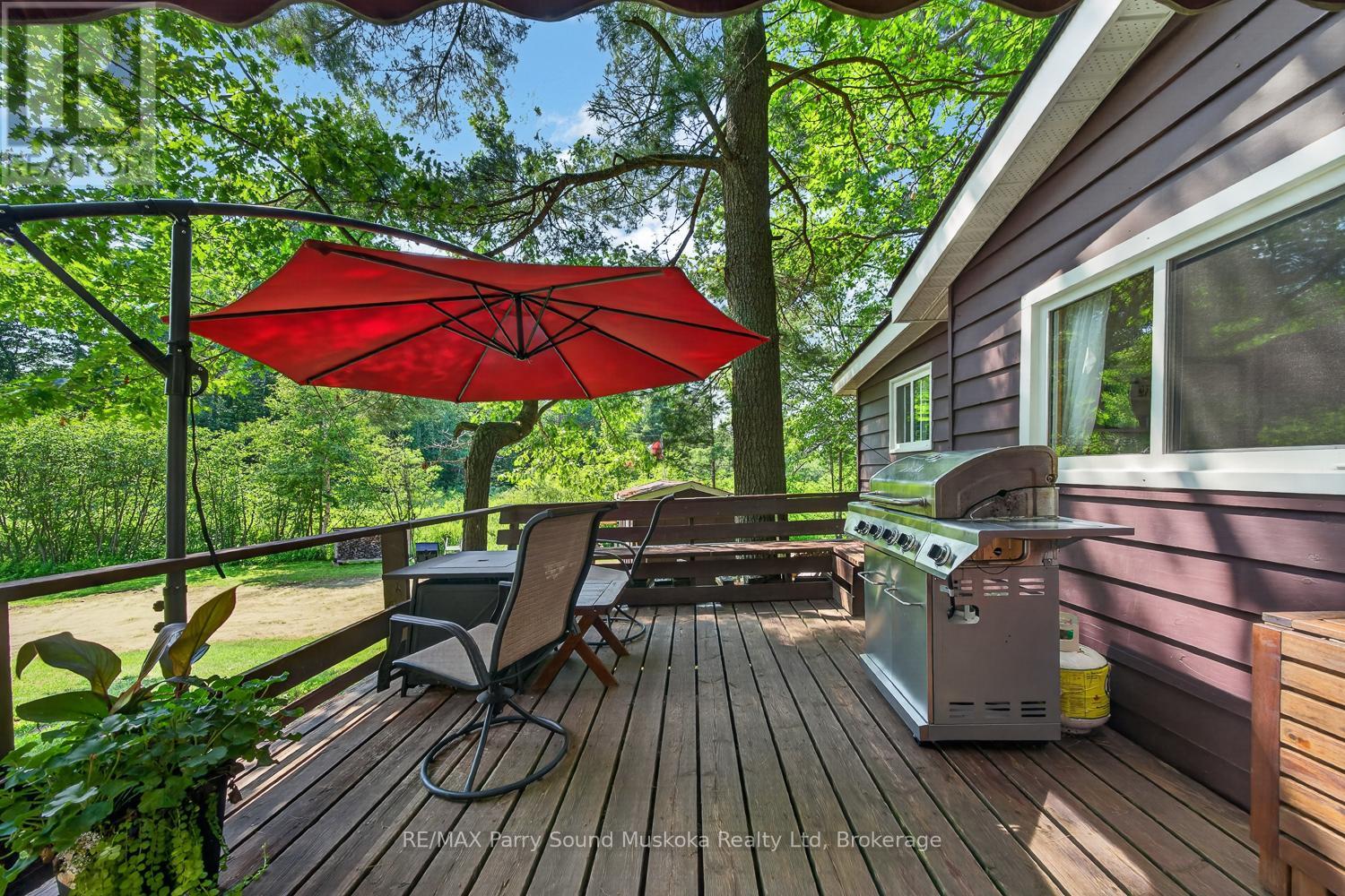 101 Chain Of Lakes Road Property Photo 46