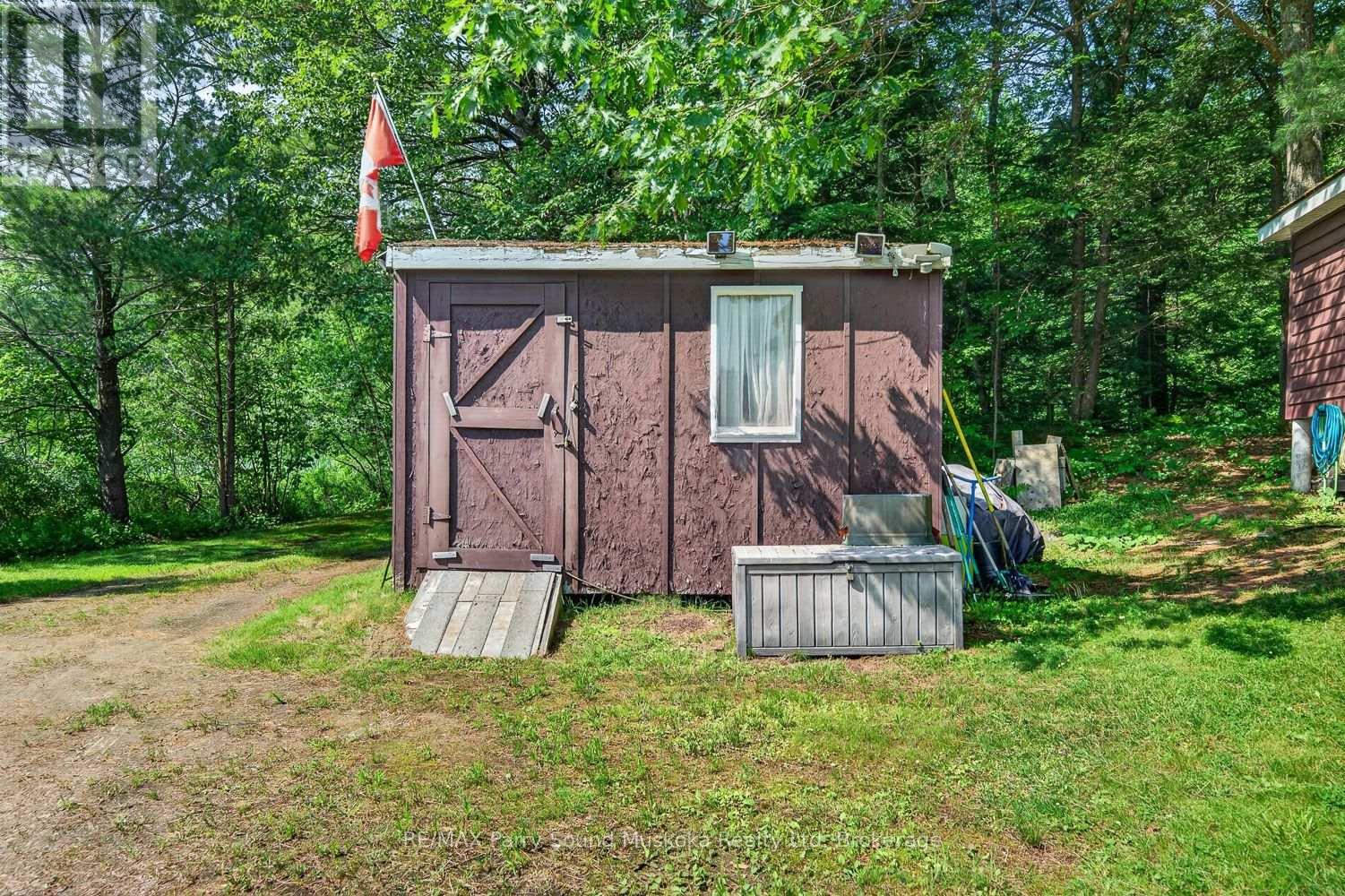 101 Chain Of Lakes Road Property Photo 47