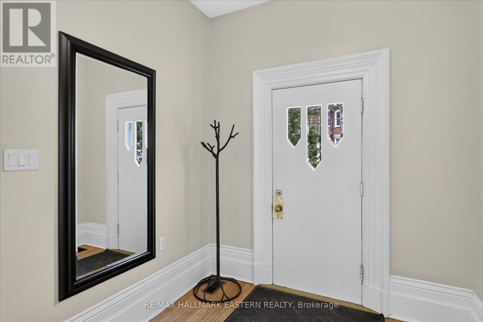 475 Aylmer Street N Property Photo 5