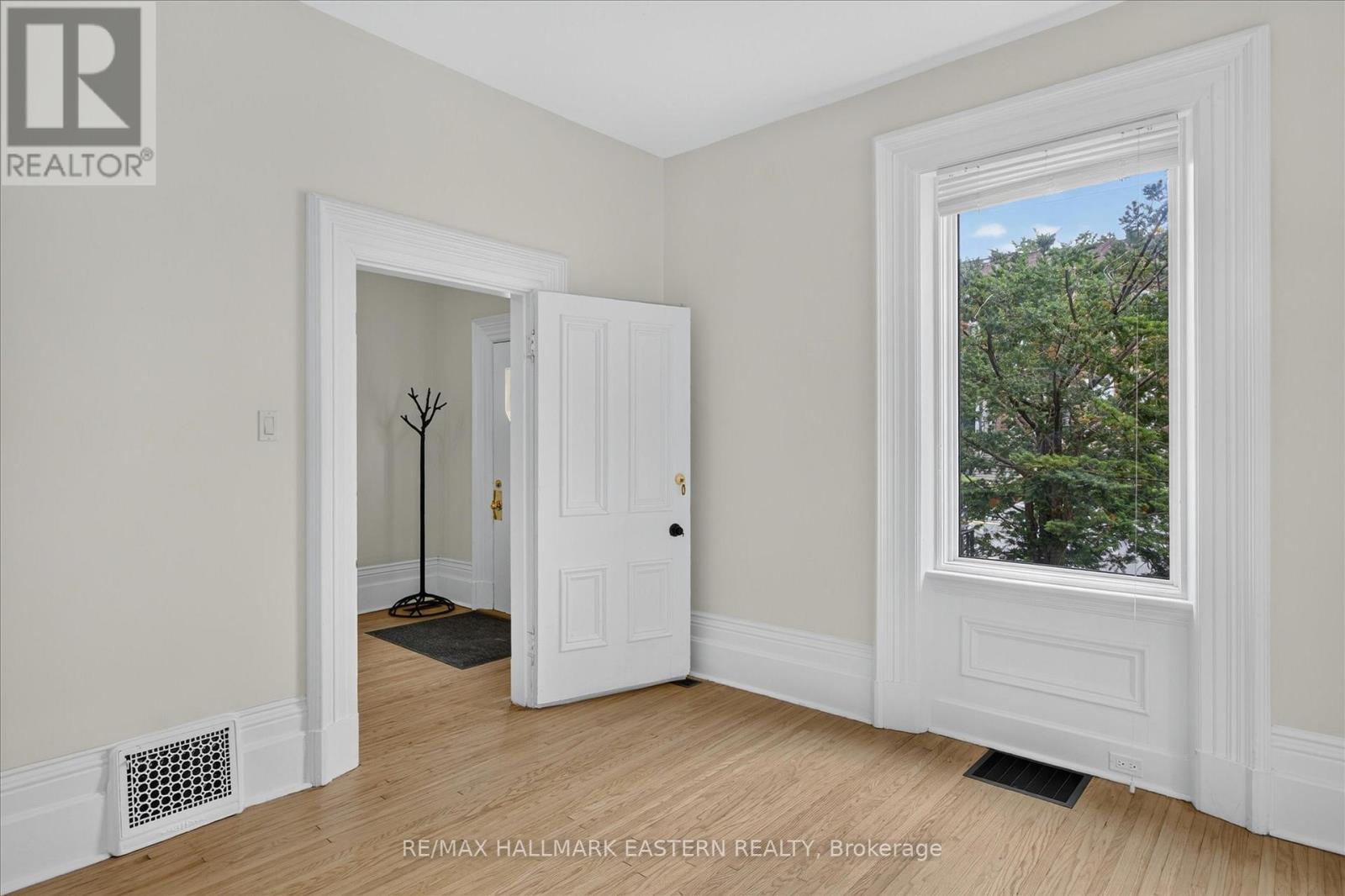 475 Aylmer Street N Property Photo 8