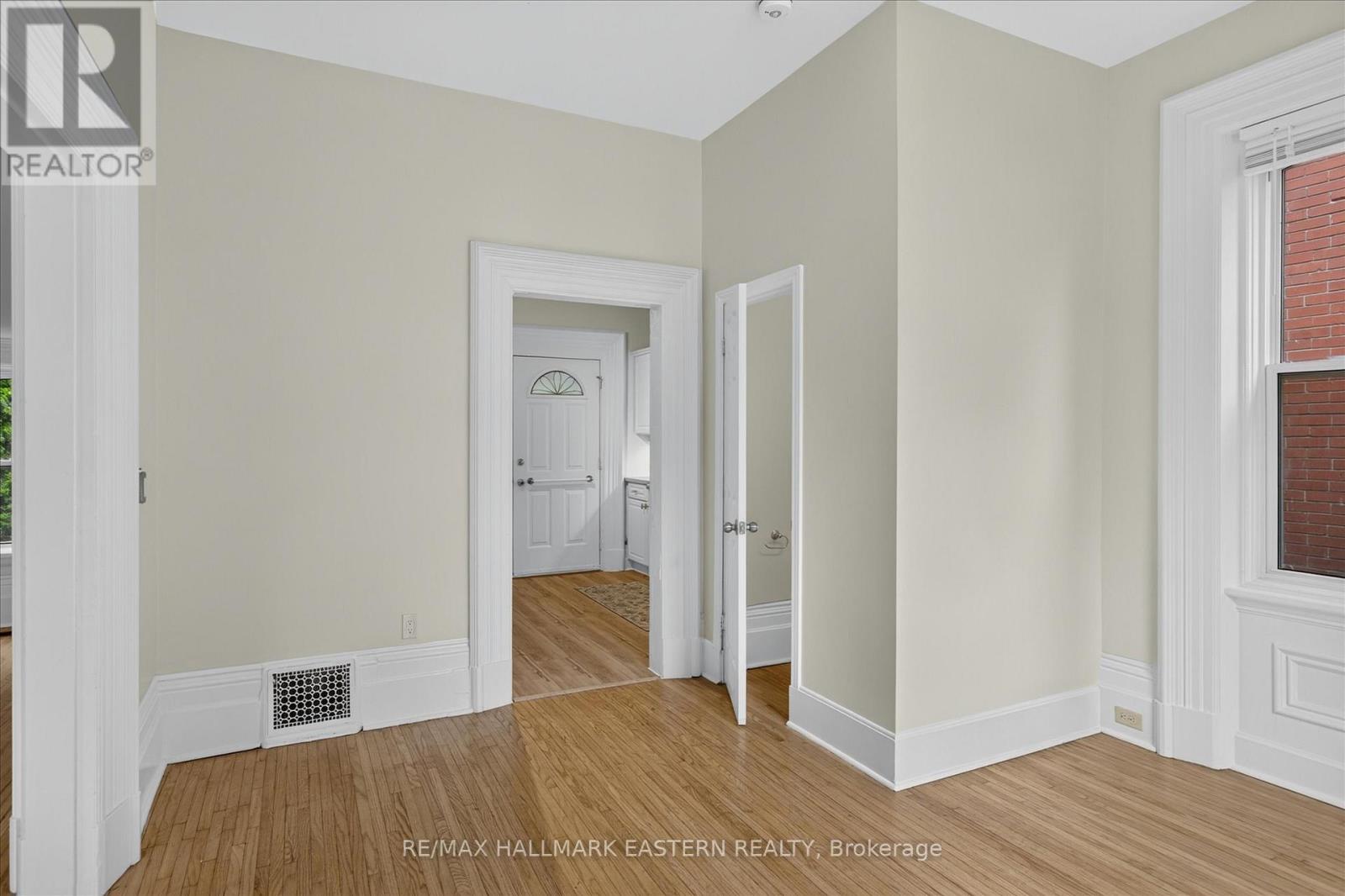 475 Aylmer Street N Property Photo 11