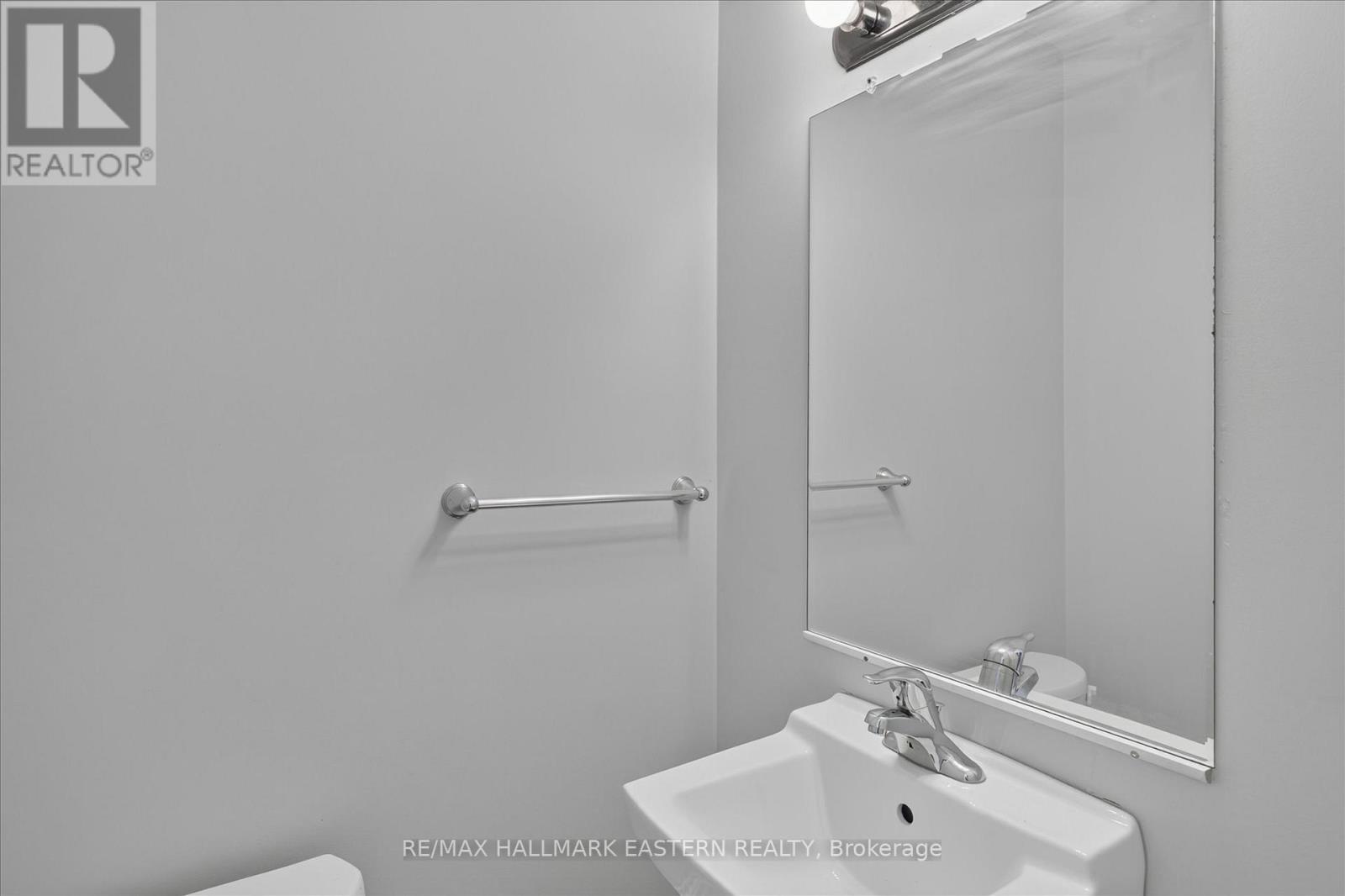 475 Aylmer Street N Property Photo 12