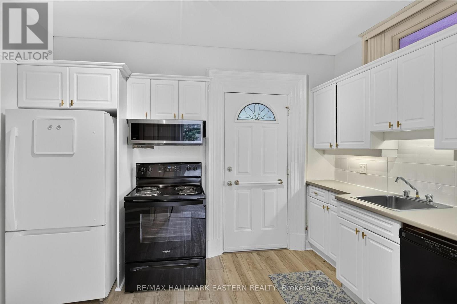 475 Aylmer Street N Property Photo 13