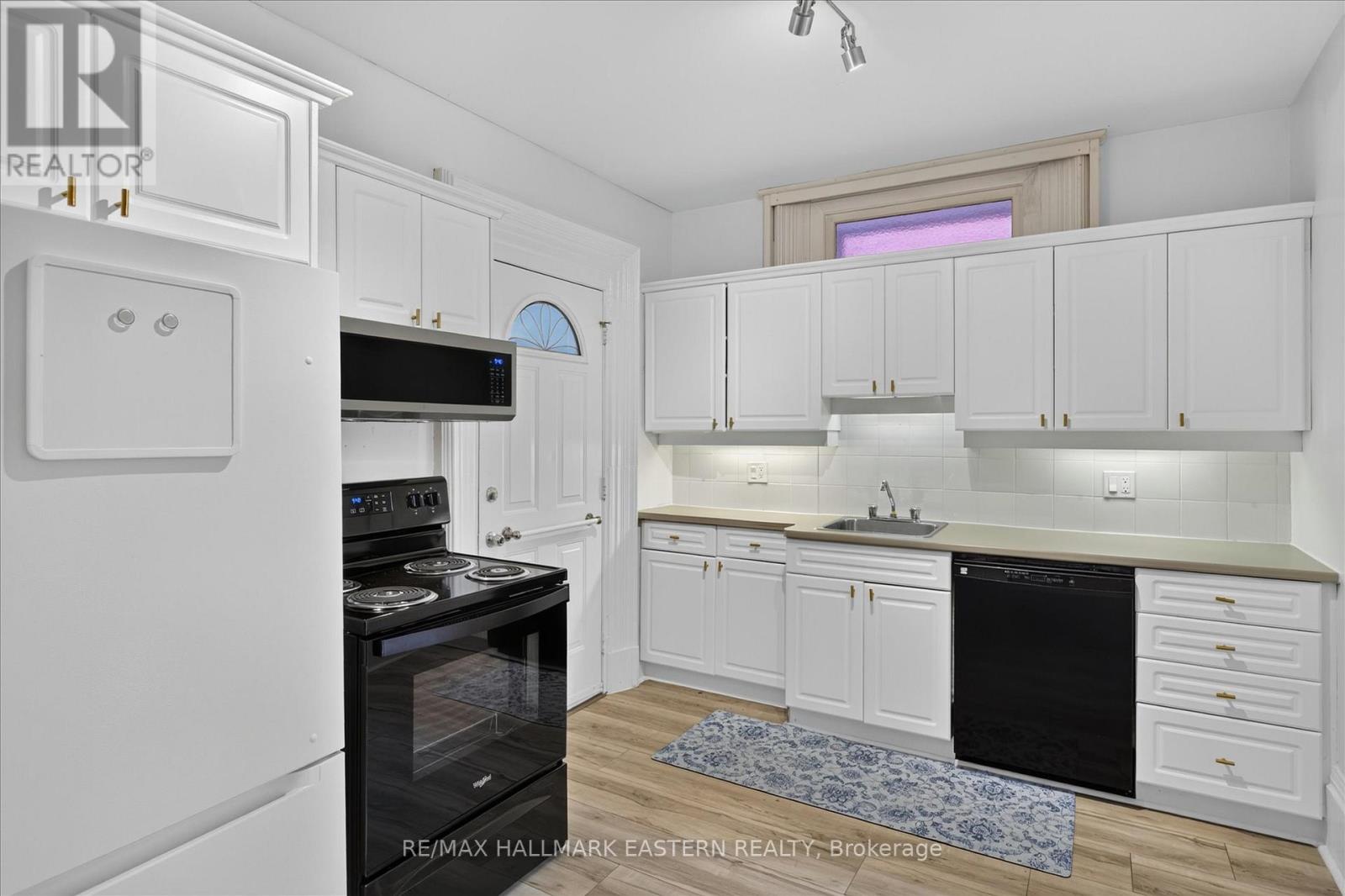 475 Aylmer Street N Property Photo 14