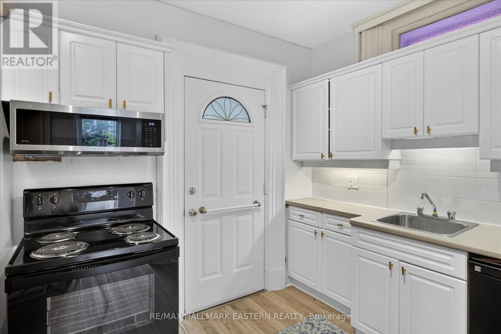 475 Aylmer Street N Property Photo 15