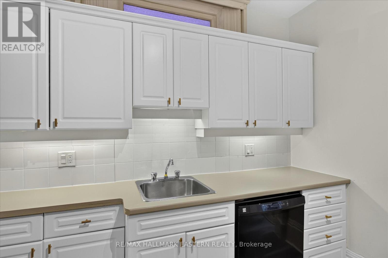 475 Aylmer Street N Property Photo 16