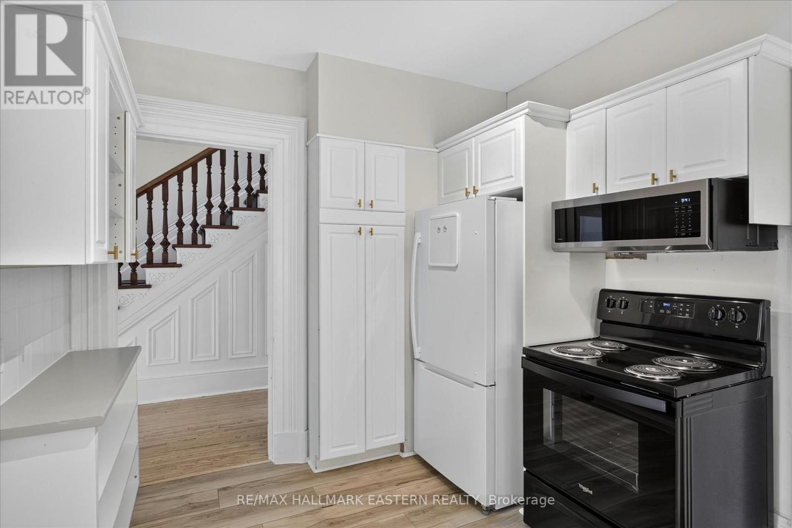 475 Aylmer Street N Property Photo 17