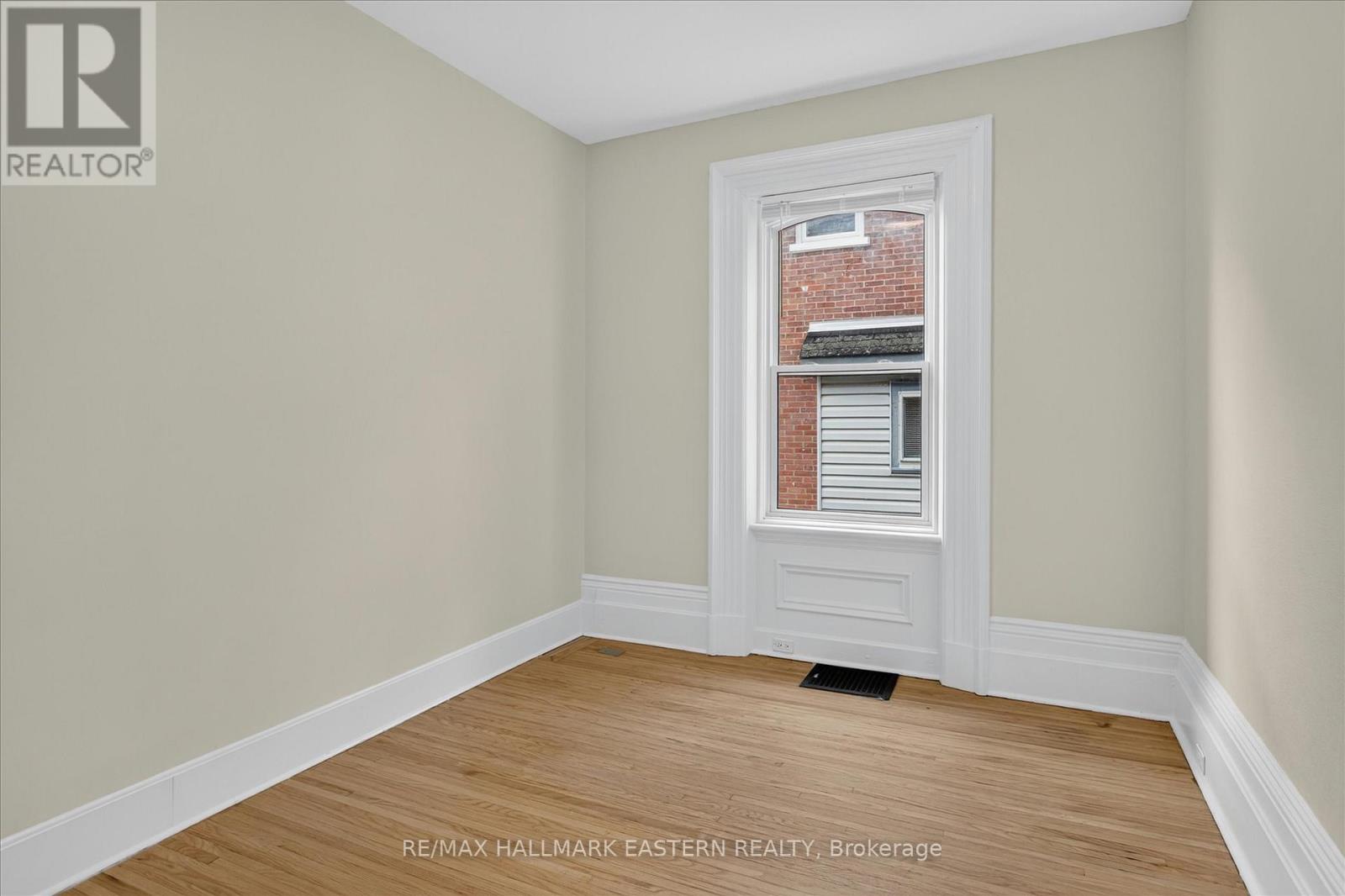 475 Aylmer Street N Property Photo 19