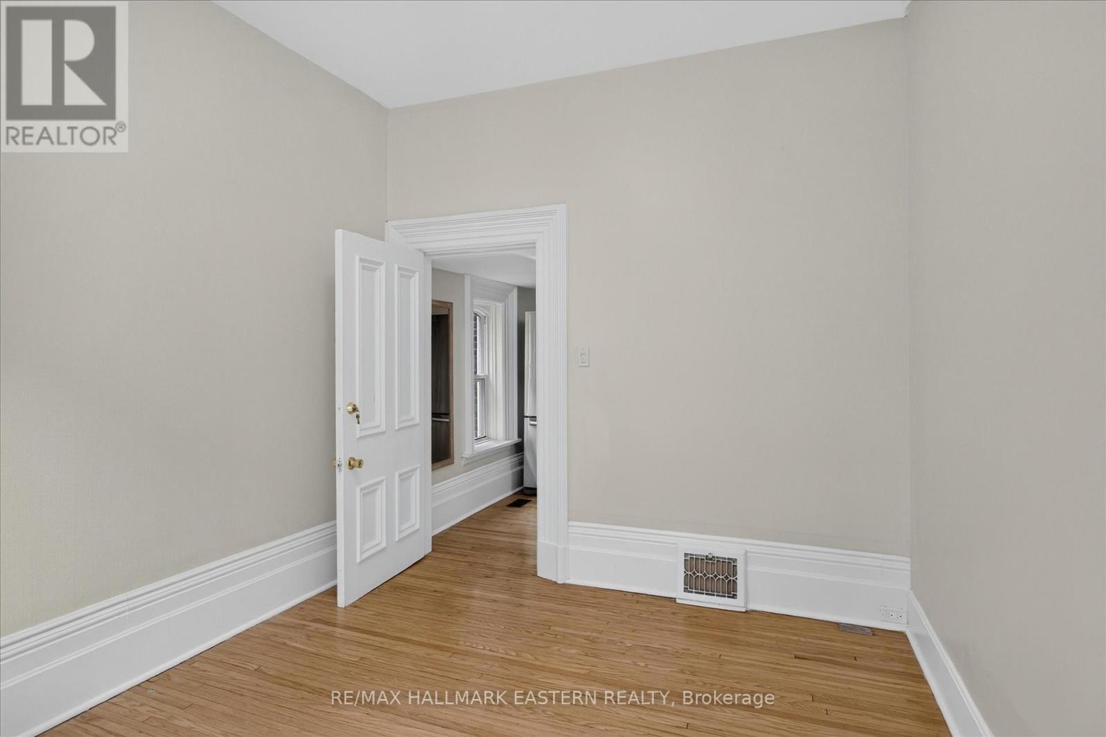 475 Aylmer Street N Property Photo 20