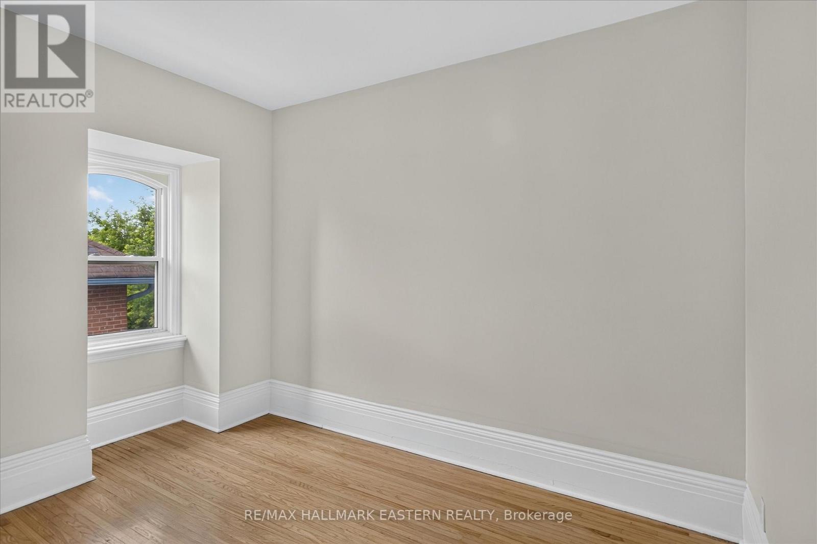 475 Aylmer Street N Property Photo 25