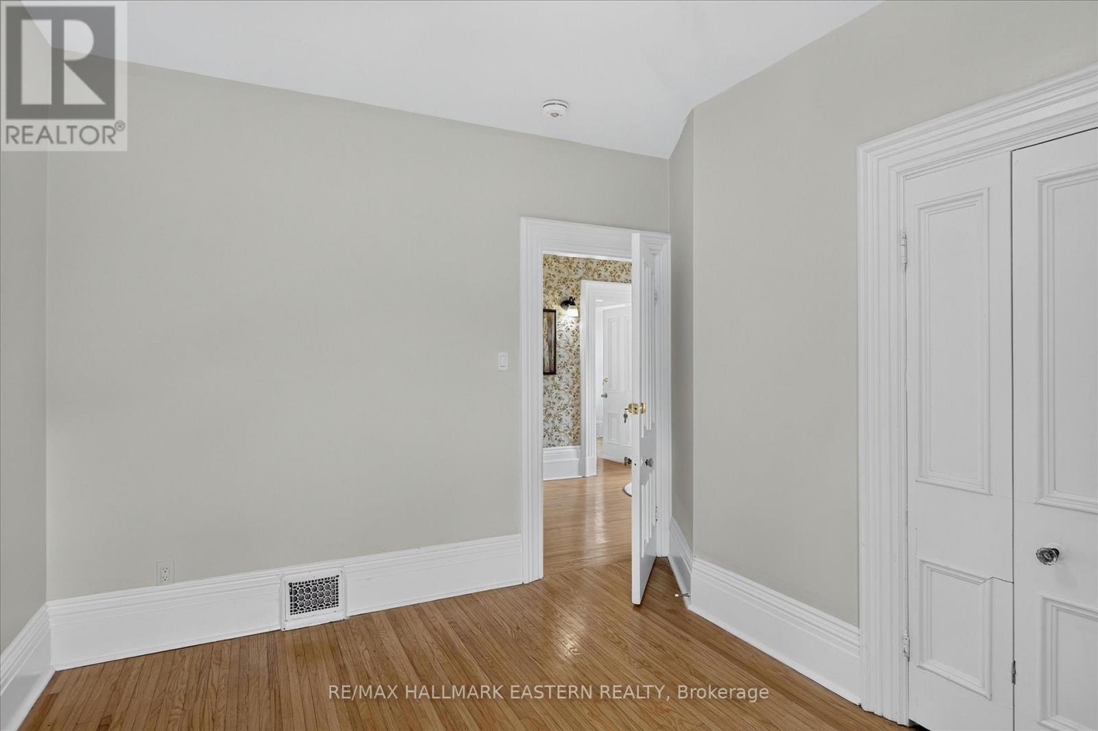 475 Aylmer Street N Property Photo 26