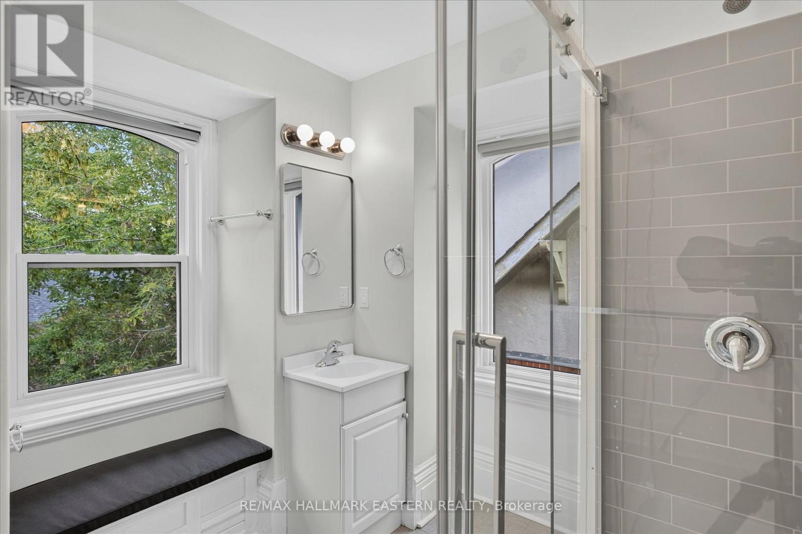 475 Aylmer Street N Property Photo 27