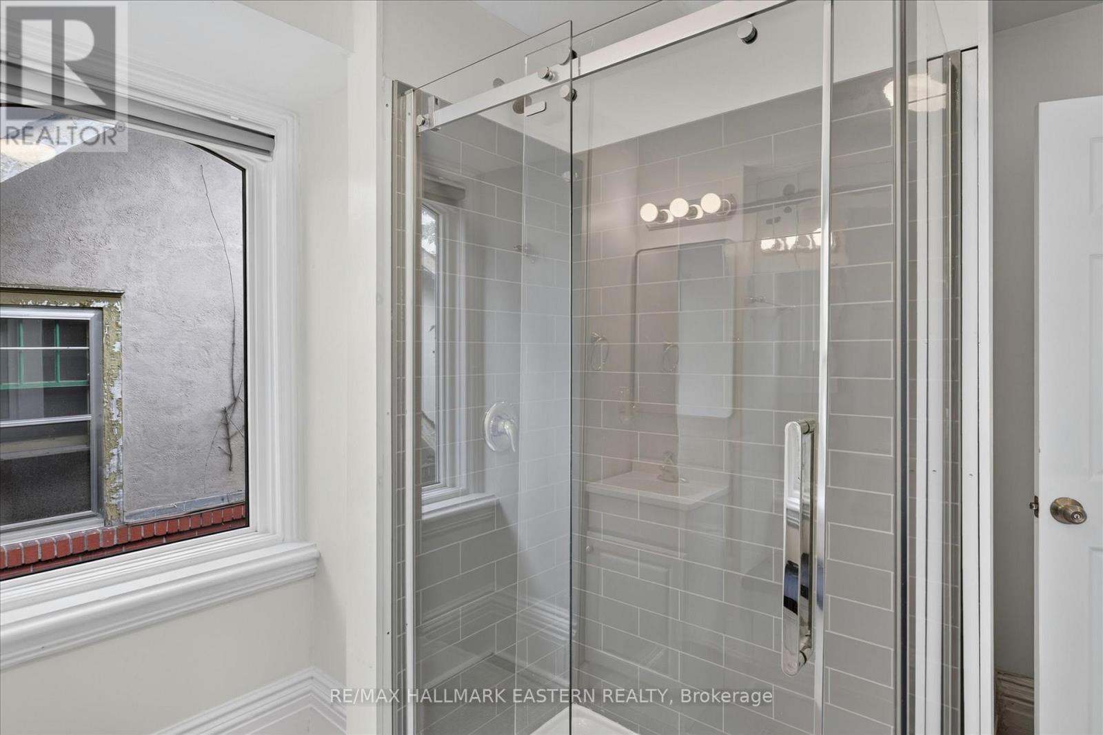 475 Aylmer Street N Property Photo 28