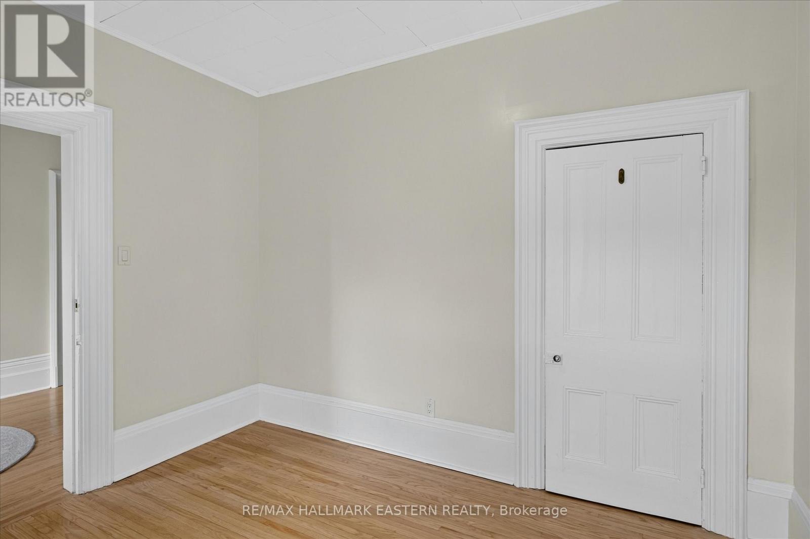 475 Aylmer Street N Property Photo 31