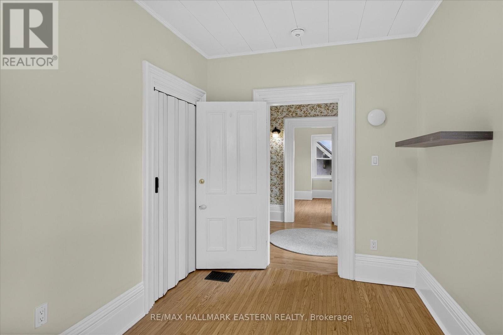 475 Aylmer Street N Property Photo 33