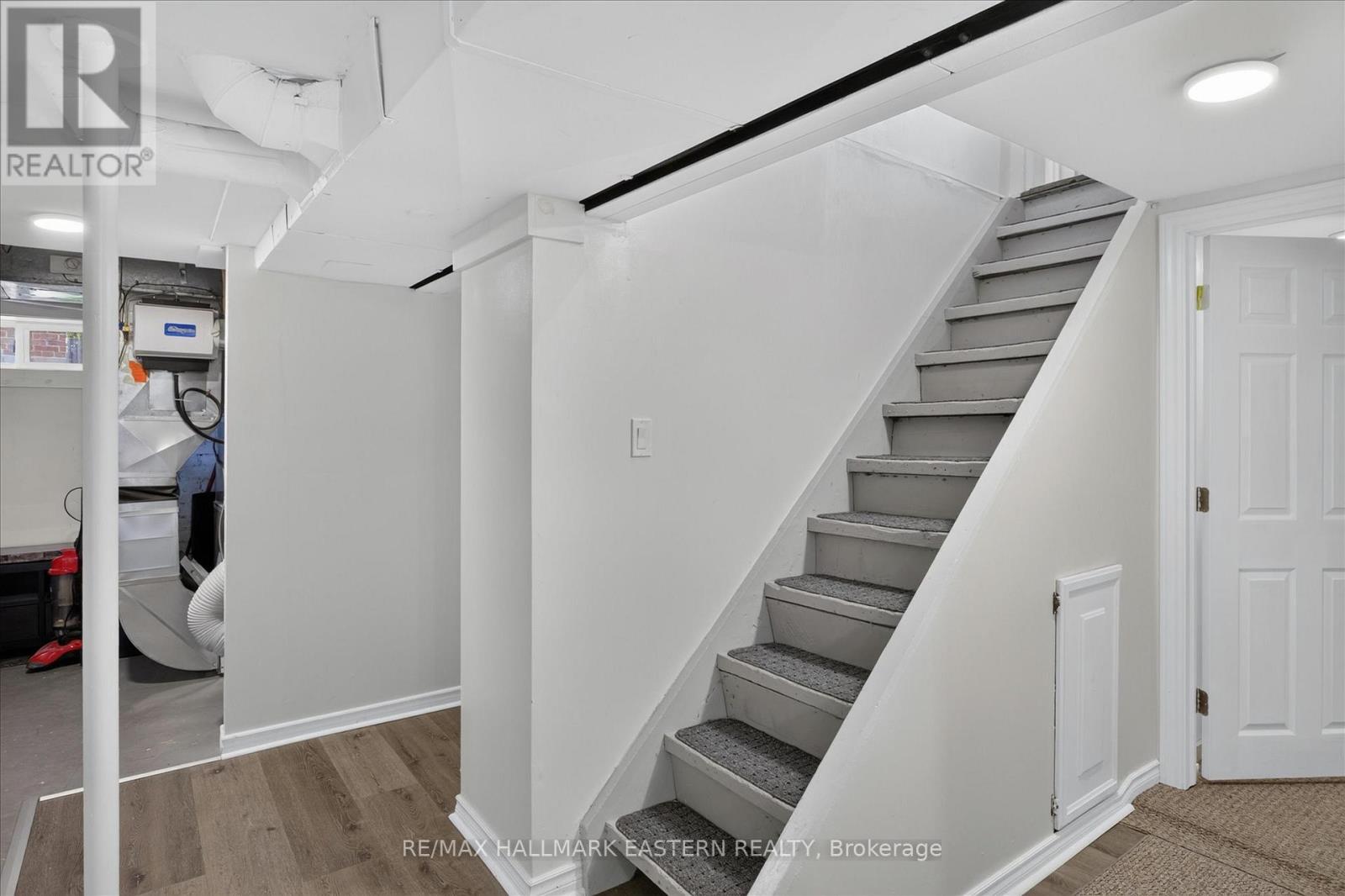 475 Aylmer Street N Property Photo 35