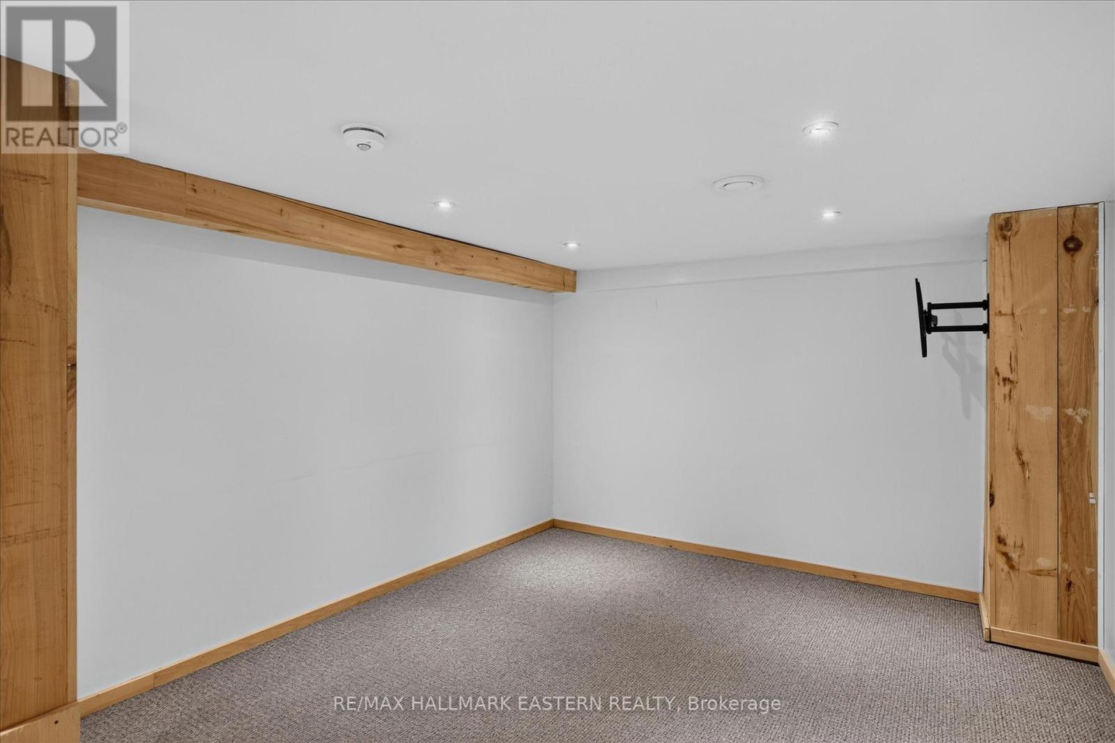 475 Aylmer Street N Property Photo 36