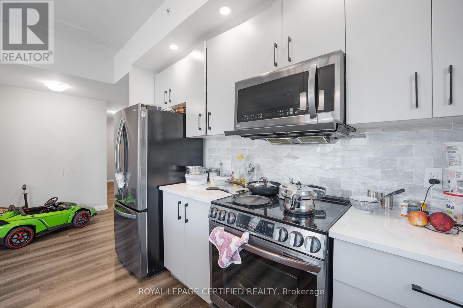 1502 - 108 Garment Street Property Photo 6