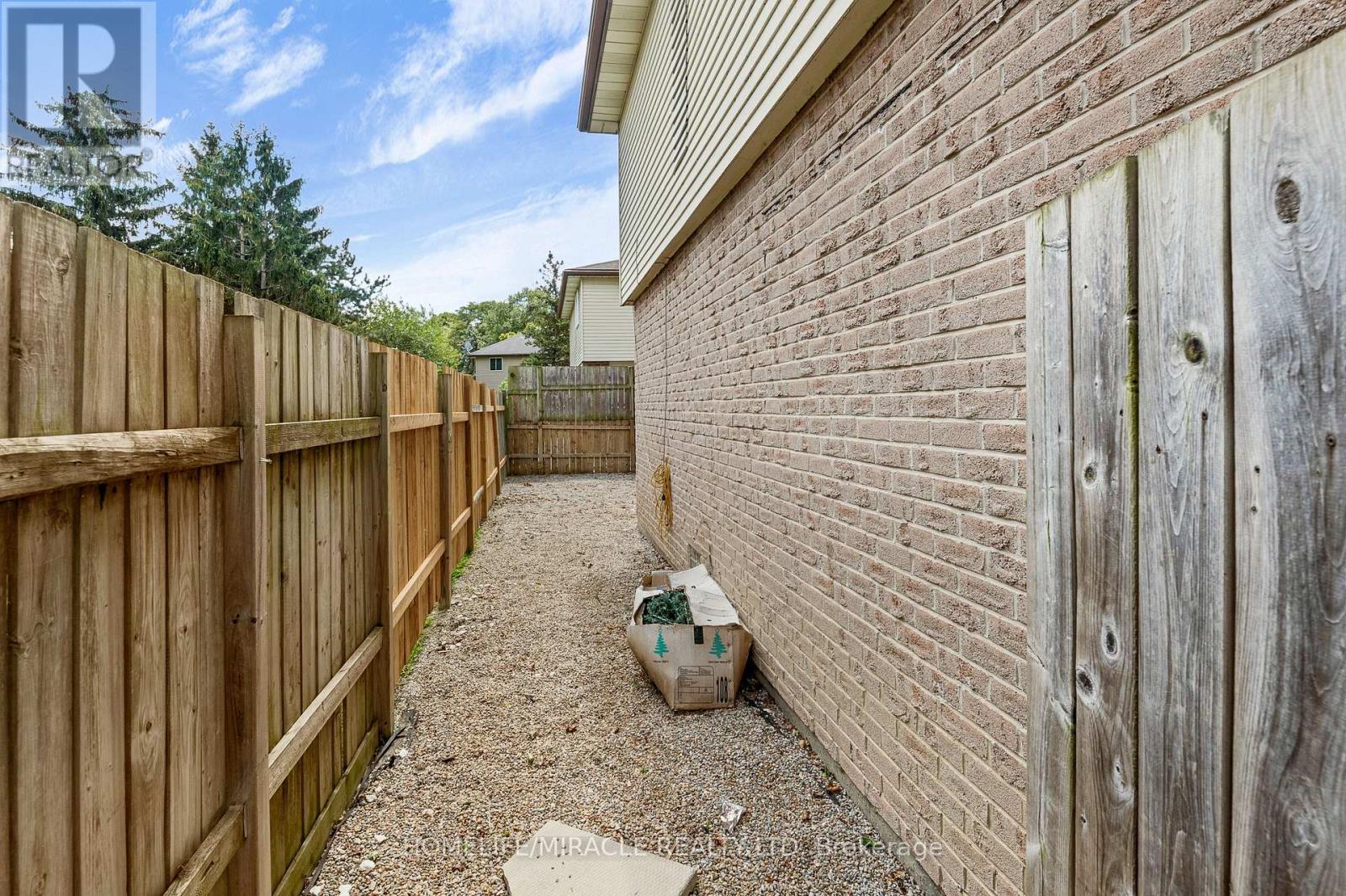1180 Heathfield Court Property Photo 23