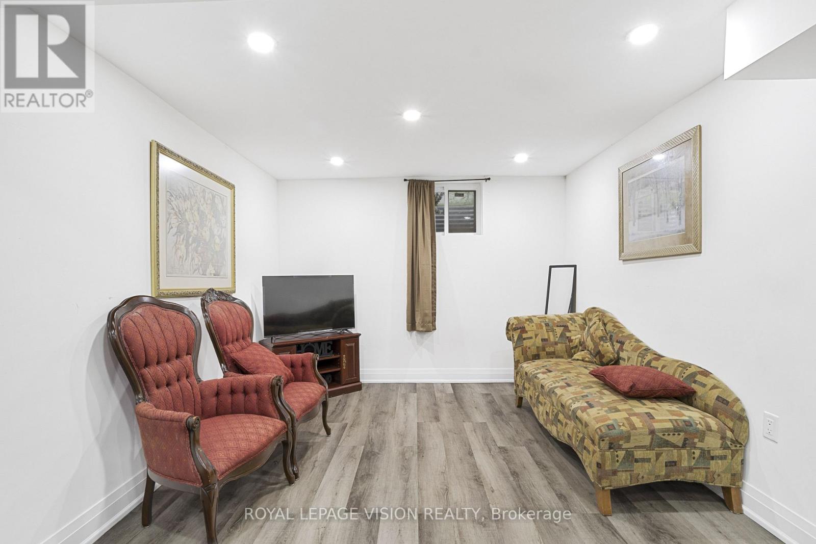 Unit B - 43 Lavinia Street N Property Photo 6
