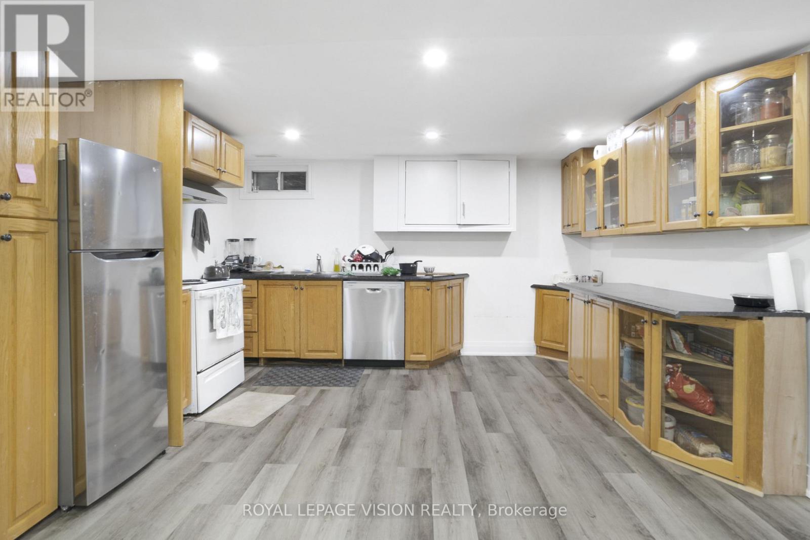 Unit B - 43 Lavinia Street N Property Photo 10