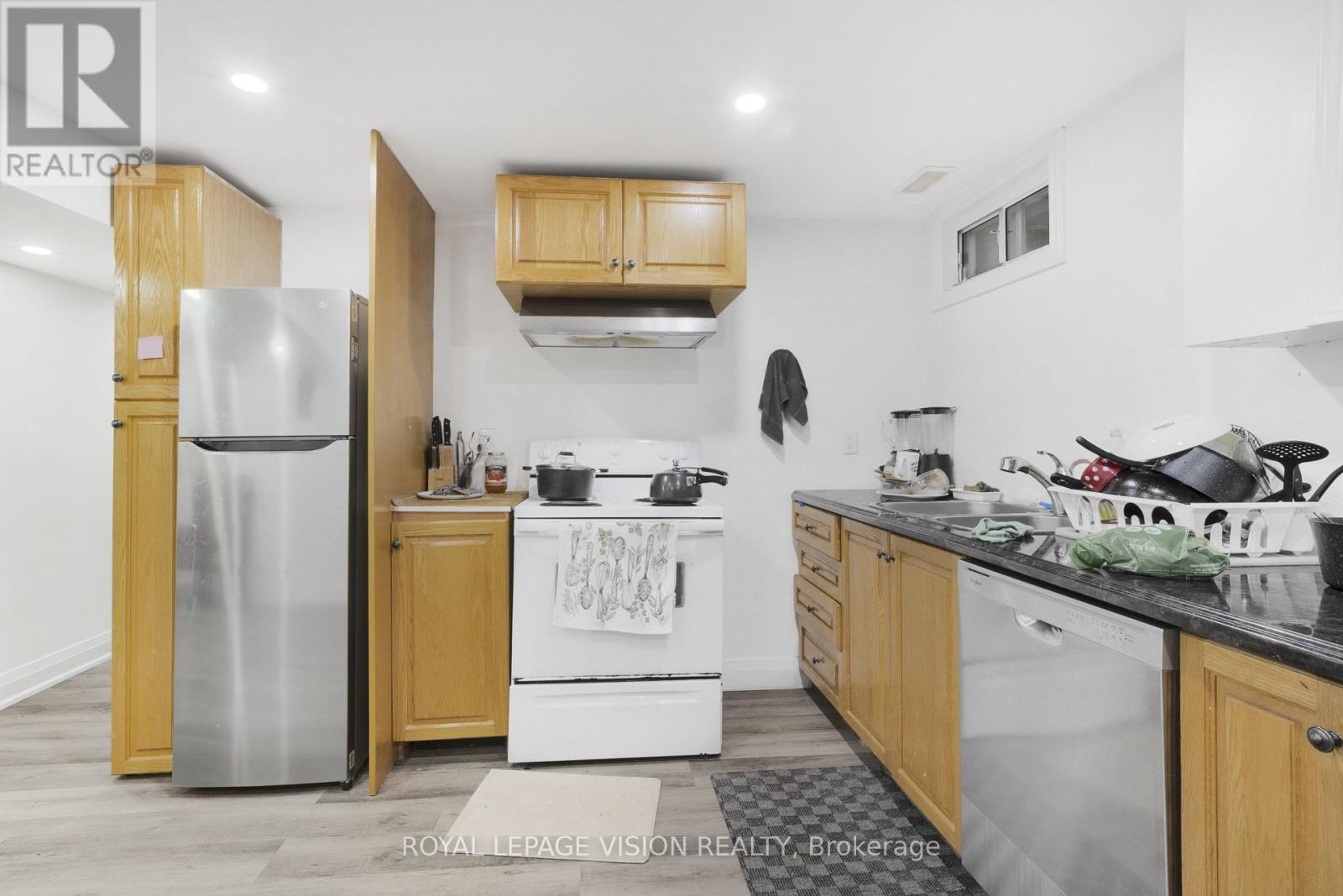 Unit B - 43 Lavinia Street N Property Photo 11