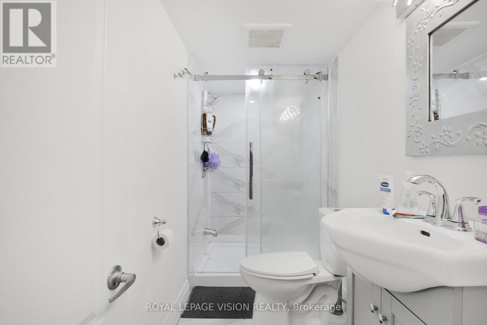 Unit B - 43 Lavinia Street N Property Photo 12