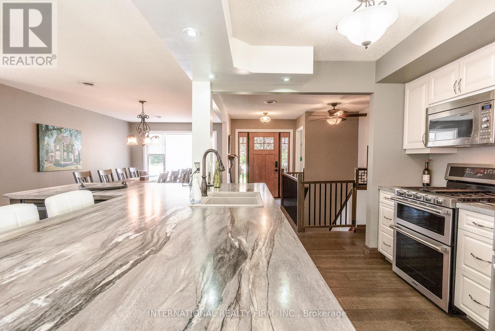 324 Bethune Drive N Property Photo 13