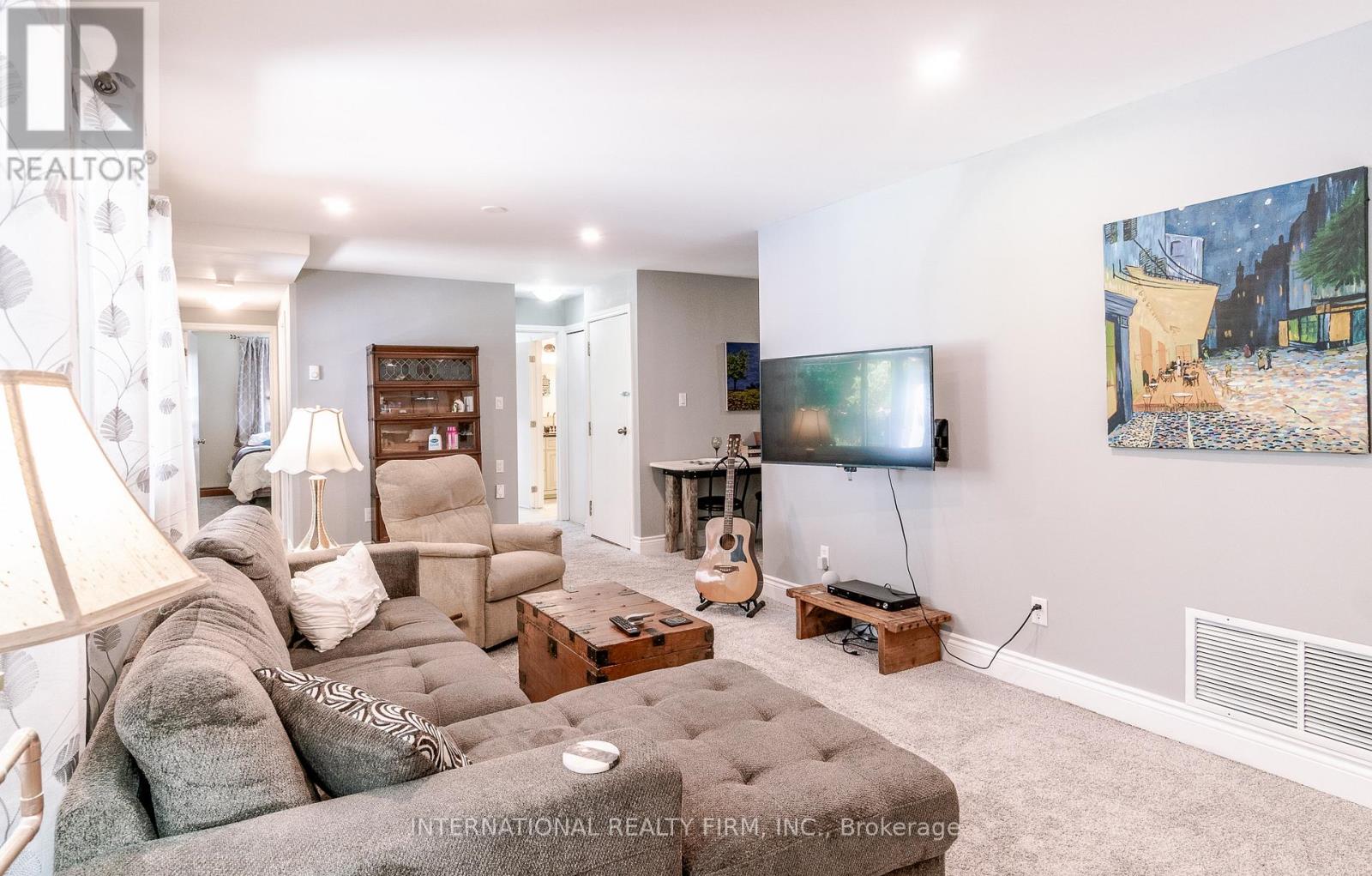324 Bethune Drive N Property Photo 23