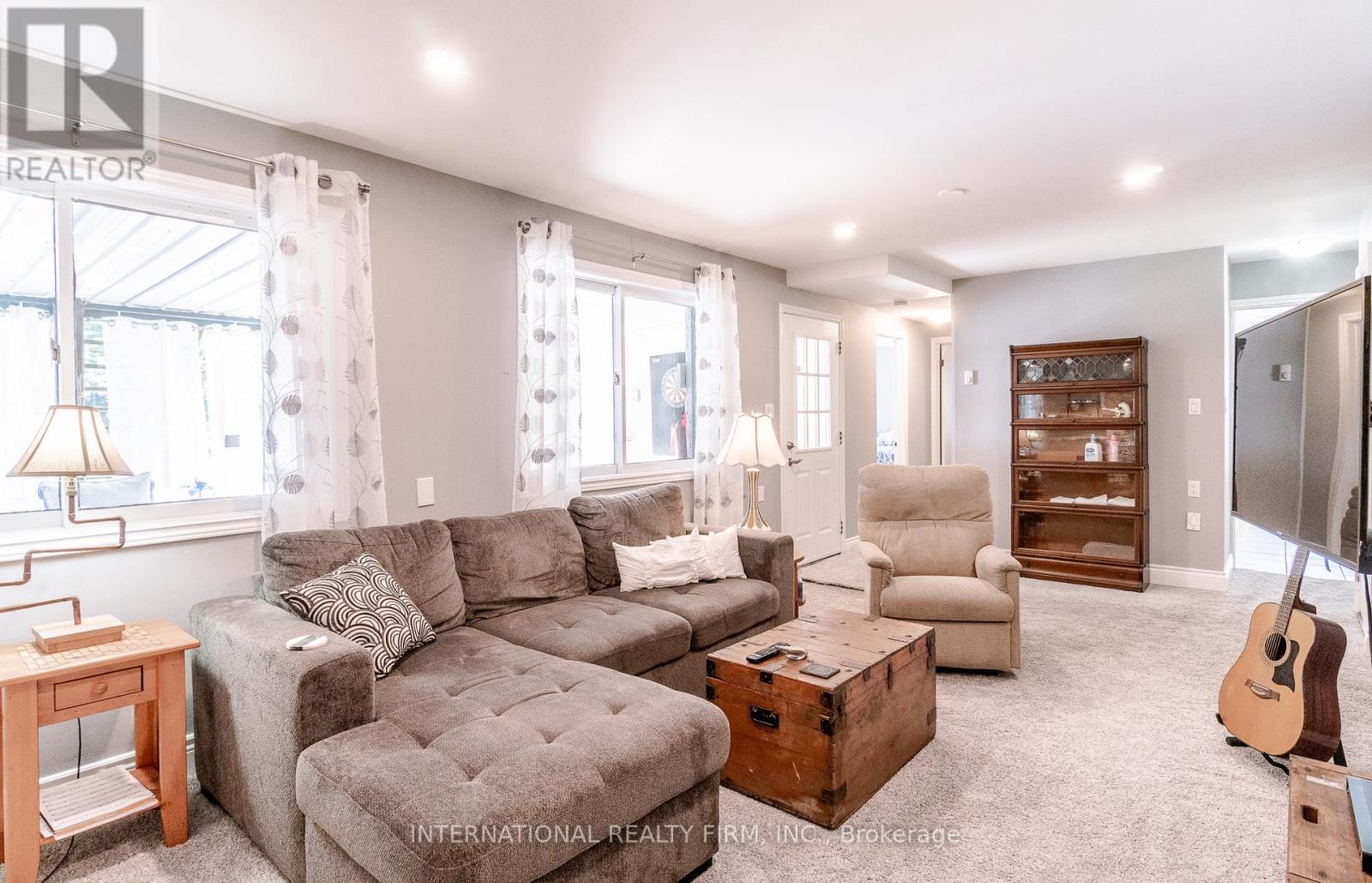 324 Bethune Drive N Property Photo 24