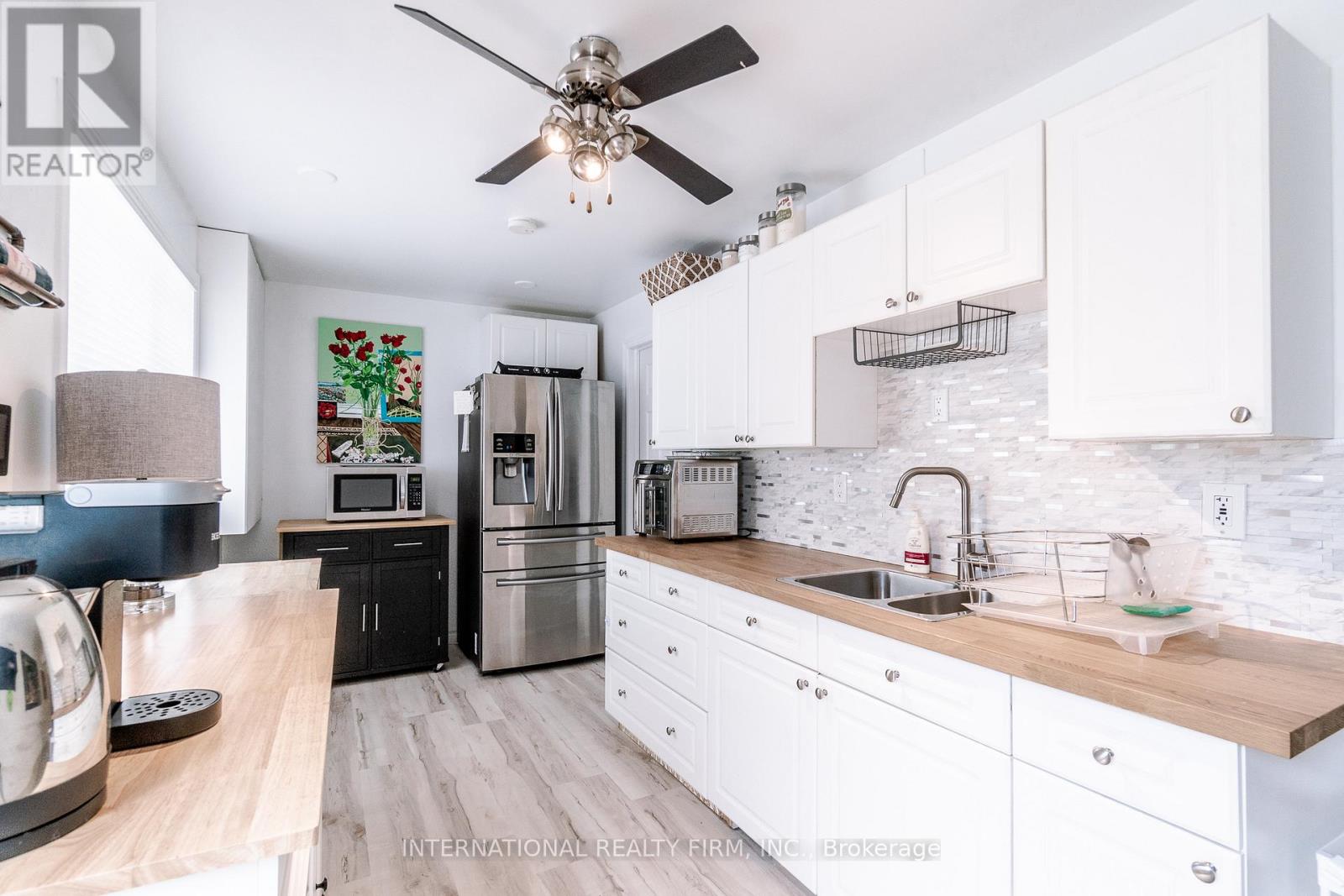 324 Bethune Drive N Property Photo 32