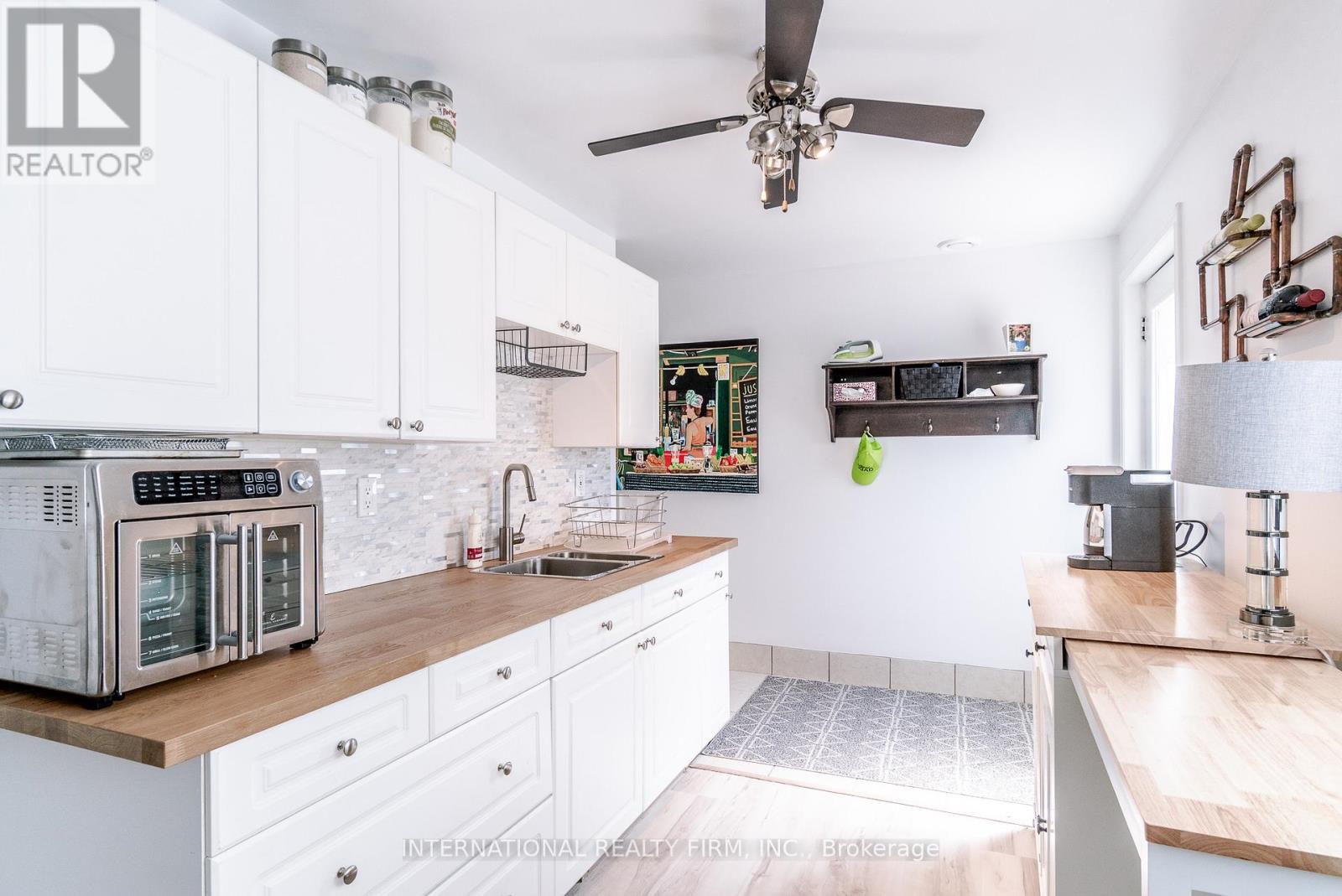 324 Bethune Drive N Property Photo 34