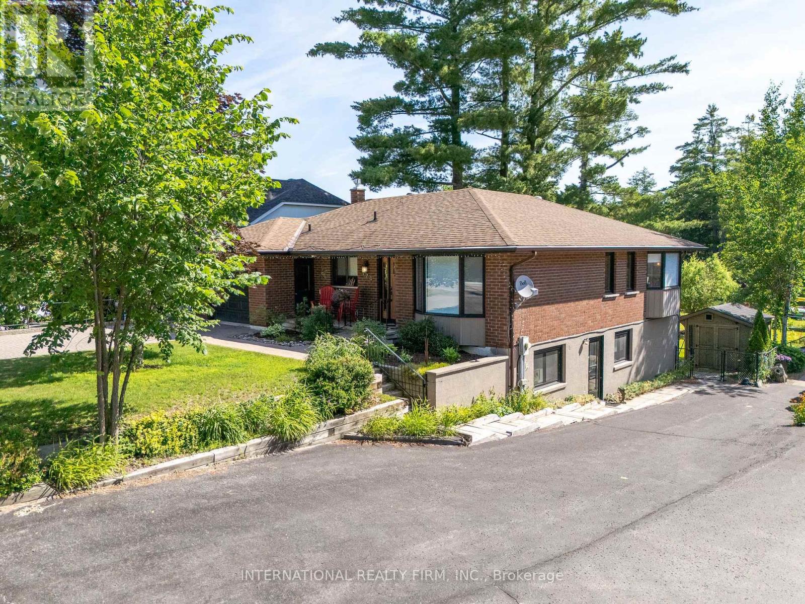 324 Bethune Drive N Property Photo 46