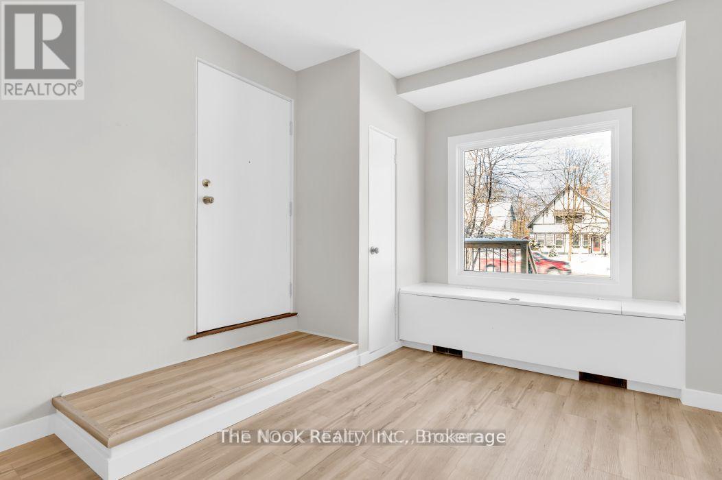 243 Bridge Street E Property Photo 2