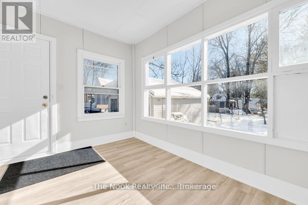 243 Bridge Street E Property Photo 3